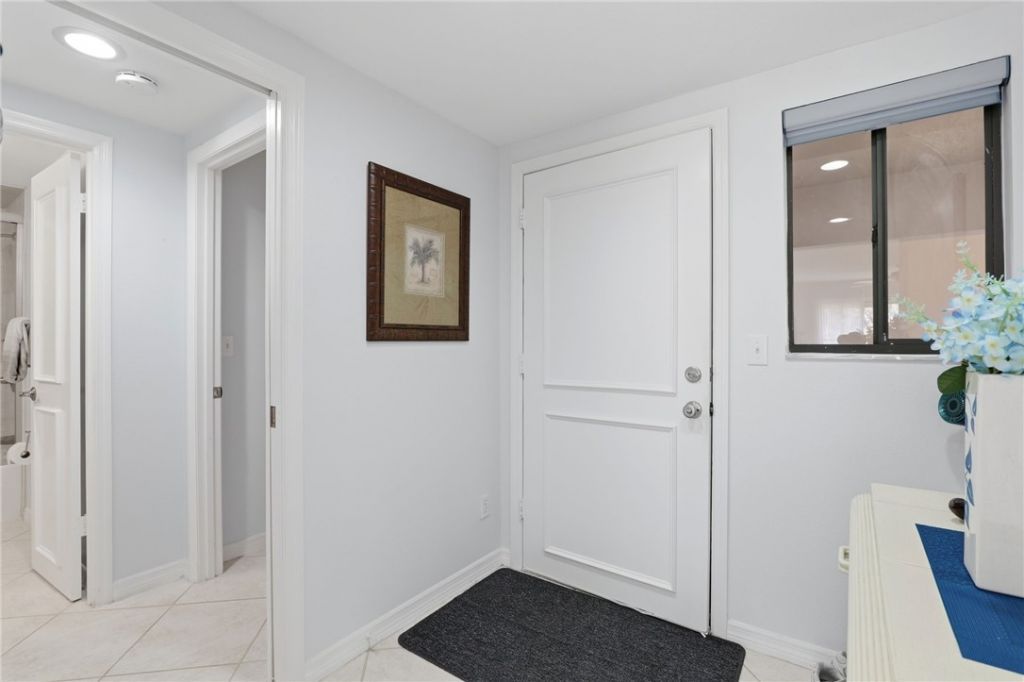 6165 S Mirror Lake Drive, Unit 309, Sebastian, FL 32958 Photo