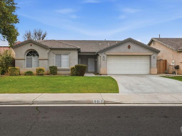 6017 Lakewood Shores Drive, Bakersfield, CA 93312