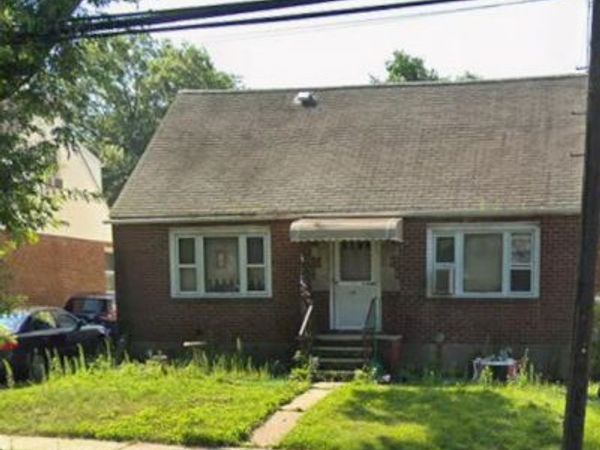 92 Floral Boulevard , Floral Park, NY 11001