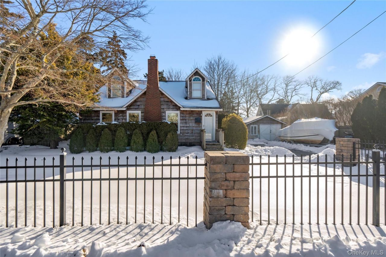 4 Wilson Street, East Patchogue, NY 11772 Main Photo