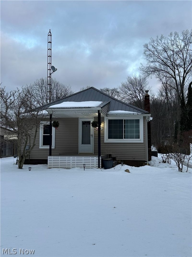 6970 Lake O Springs Avenue Nw, North Canton, OH 44720 Main Photo