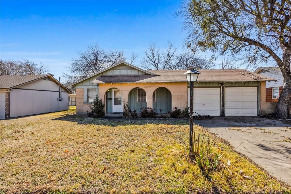 724 E Mustang Street, Crowley, TX 76036 Main Photo