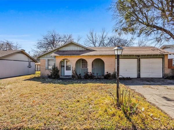 724 E Mustang Street, Crowley, TX 76036