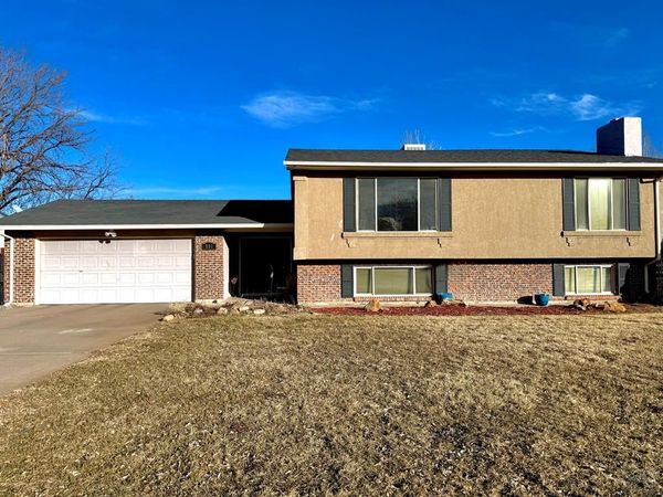 110 Encino Dr, Pueblo, CO 81005