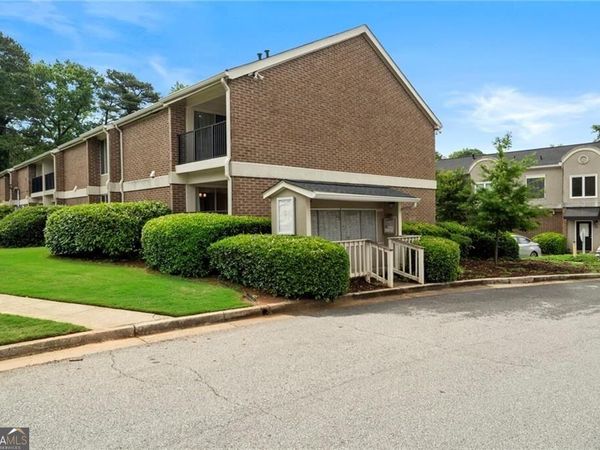 3301 Henderson Mill Road, Unit J1, Atlanta, GA 30341