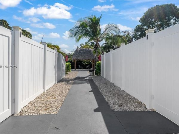 1702 SW 20 St , Fort Lauderdale, FL 33315