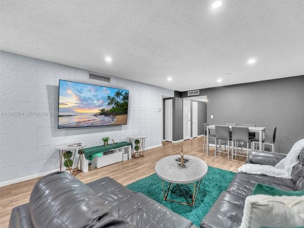 6201 N Falls Cir Dr, Unit 210, Lauderhill, FL 33319