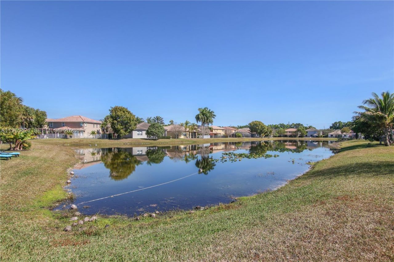 19301 Seneca Ave, Weston, FL 33332 Photo