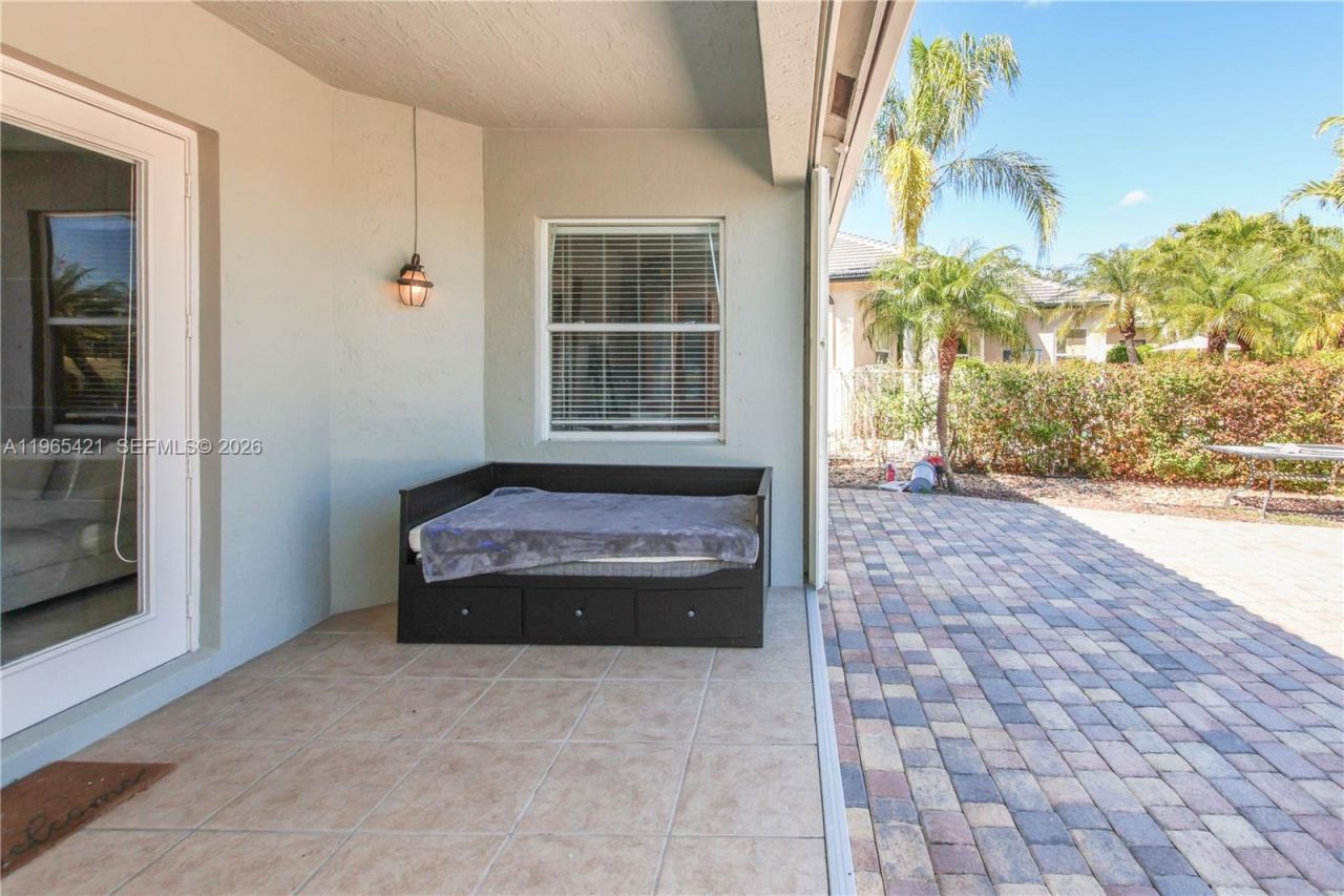 19301 Seneca Ave, Weston, FL 33332 Photo