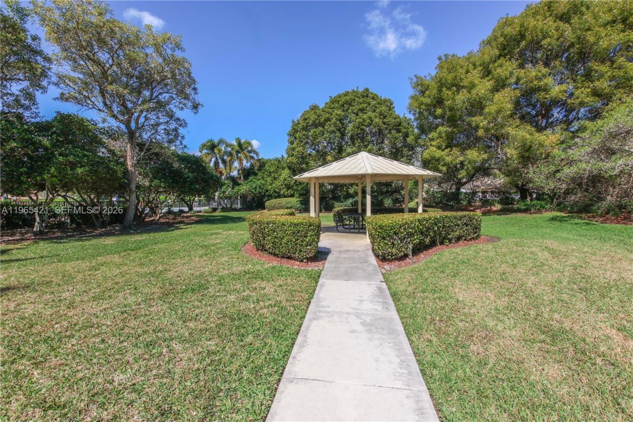 19301 Seneca Ave, Weston, FL 33332 Photo