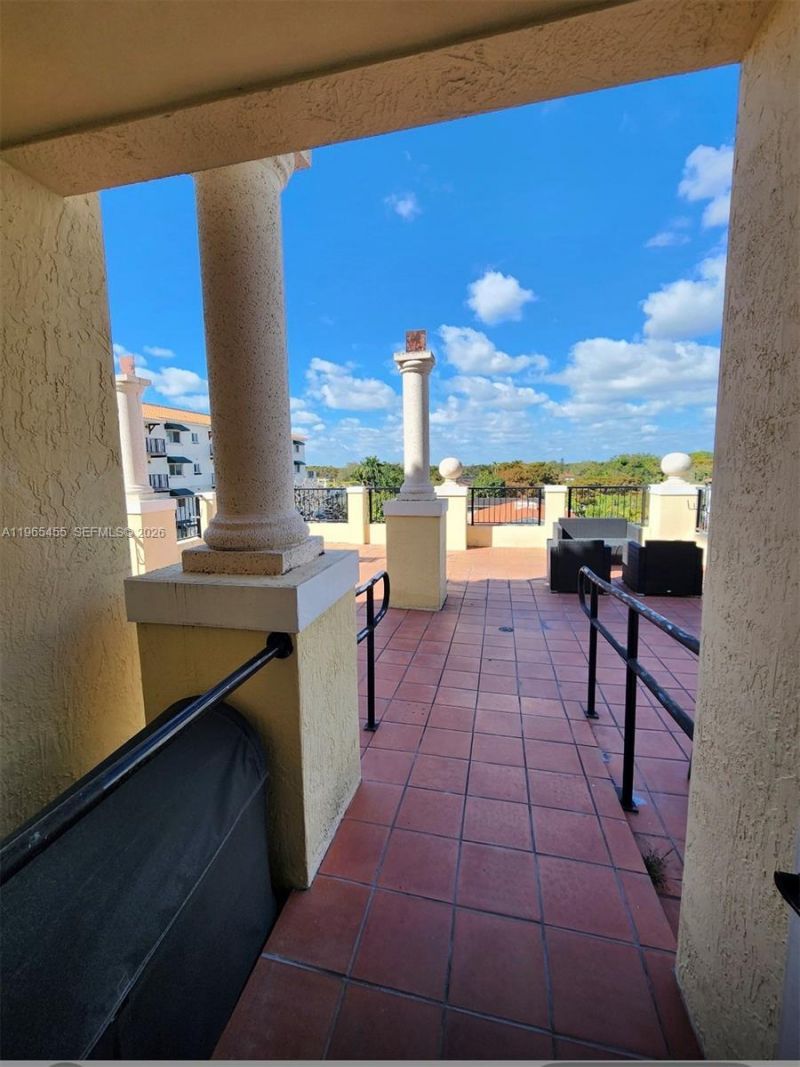 322 Madeira Ave, Unit 503, Coral Gables, FL 33134 Photo