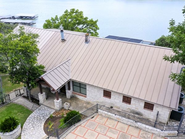 481 Private Road 2610, Mico, TX 78056