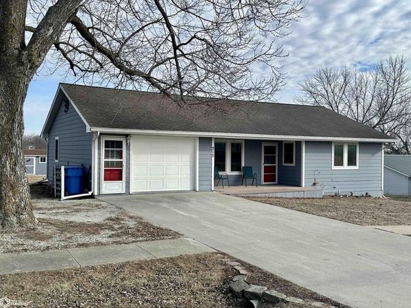 215 S West Avenue, Lacona, IA 50139