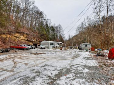 75 Billy G Hollow, Wallins, KY 40873