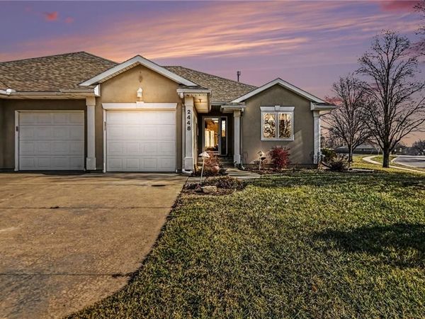 2448 SW Golf View Court, Topeka, KS 66614