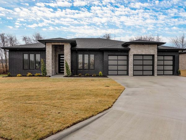 1749 E Peartree Drive, Ozark, MO 65721