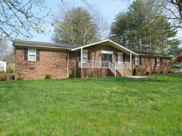 136 Arrowhead Dr, Mcminnville, TN 37110
