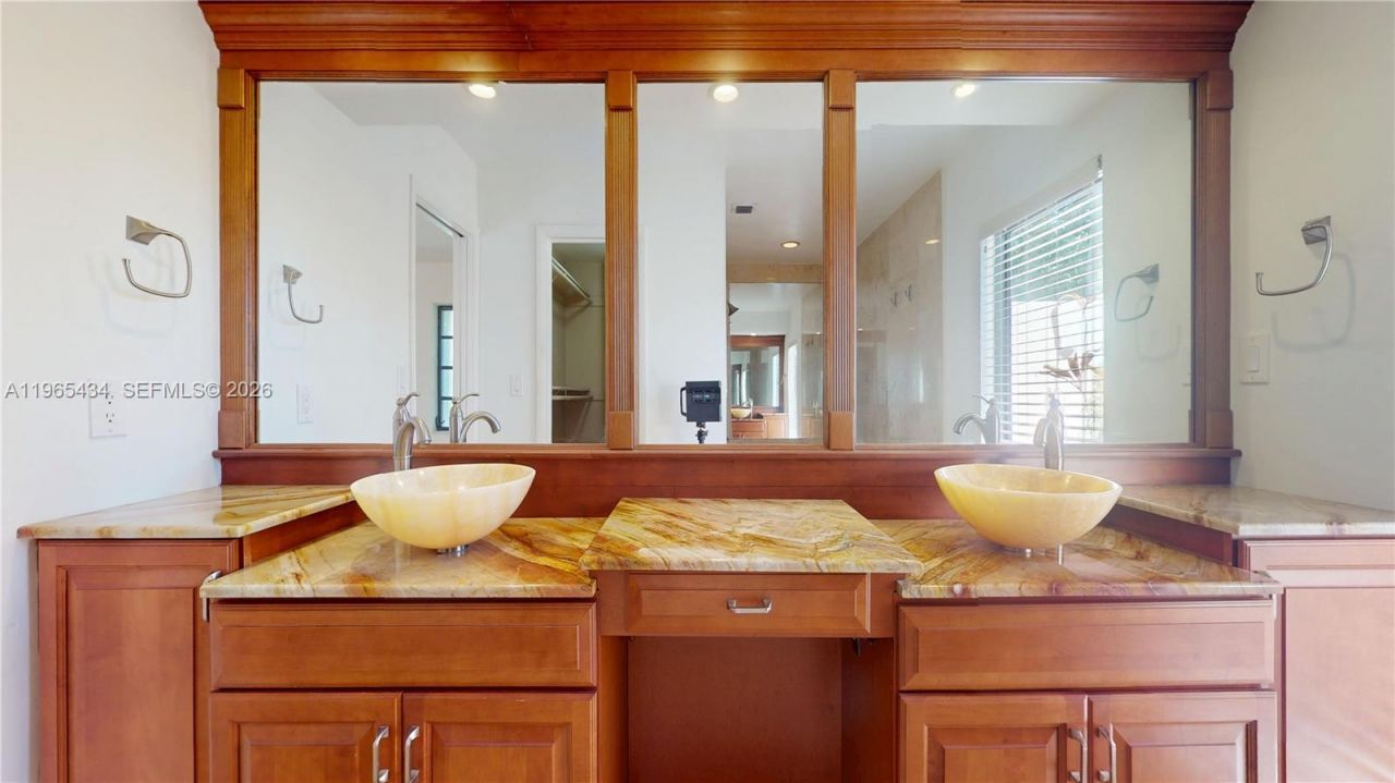 9620 E Calusa Club Dr, Miami, FL 33186 Photo