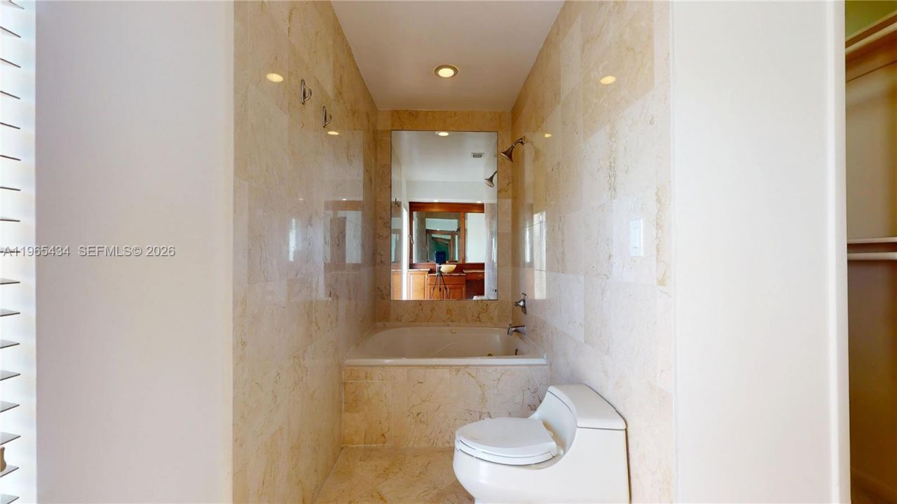 9620 E Calusa Club Dr, Miami, FL 33186 Photo