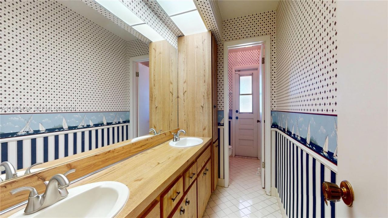 9620 E Calusa Club Dr, Miami, FL 33186 Photo