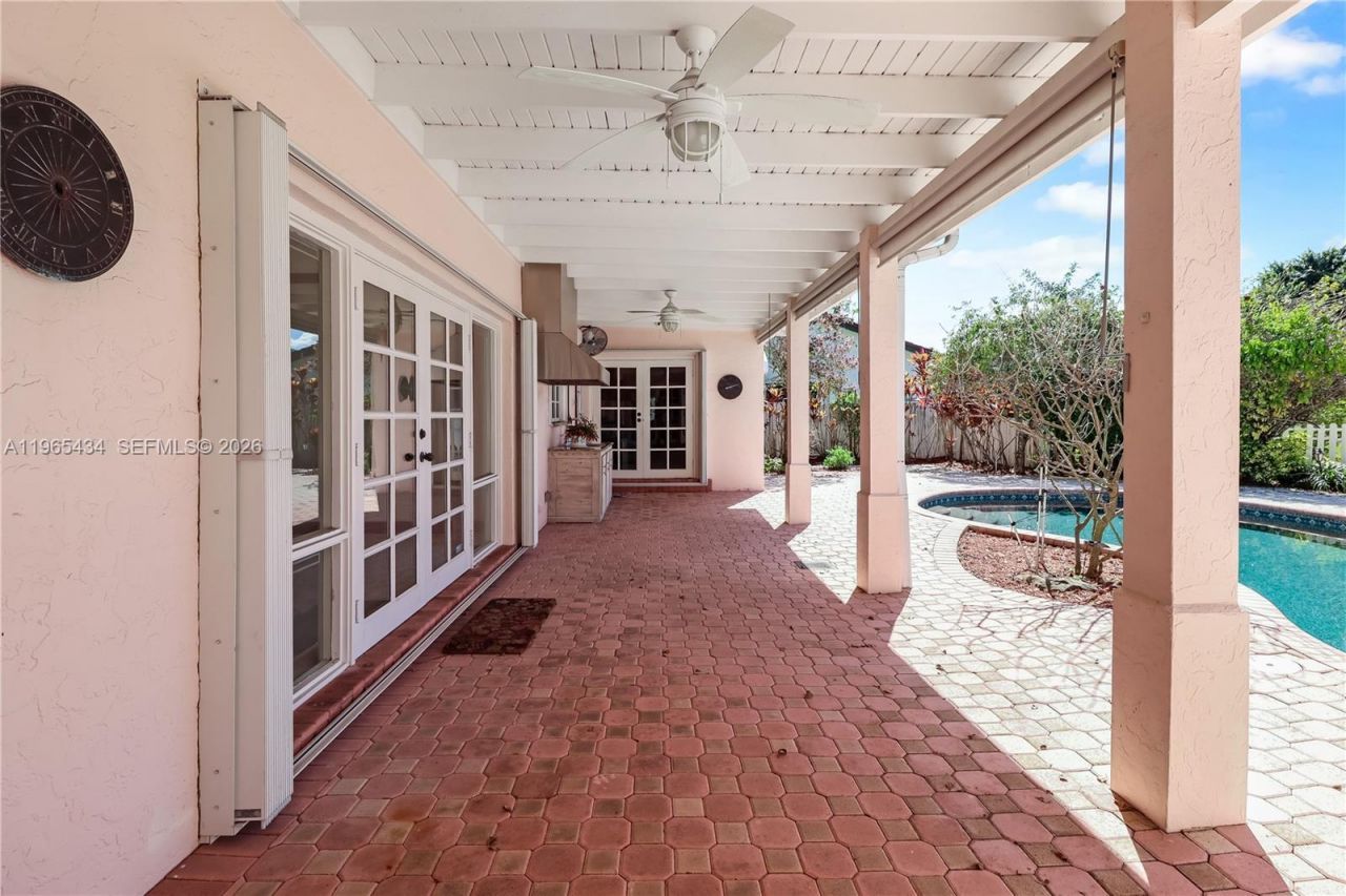 9620 E Calusa Club Dr, Miami, FL 33186 Photo