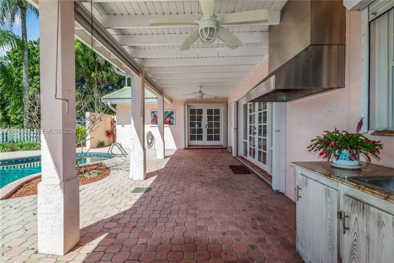 9620 E Calusa Club Dr, Miami, FL 33186 Photo