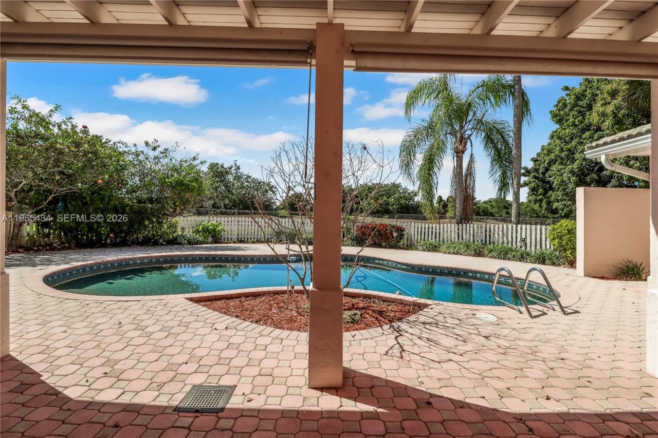 9620 E Calusa Club Dr, Miami, FL 33186 Photo