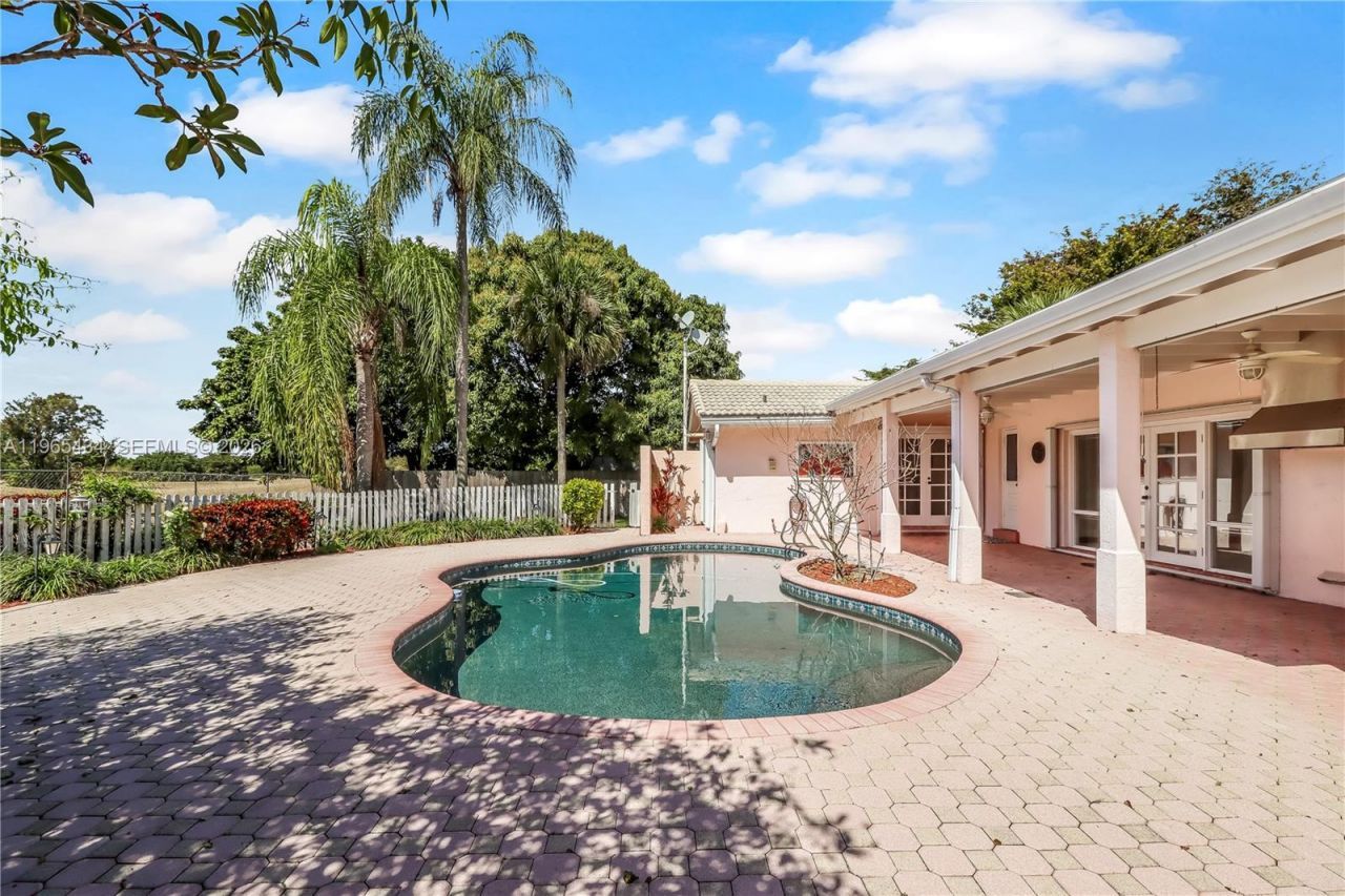 9620 E Calusa Club Dr, Miami, FL 33186 Photo