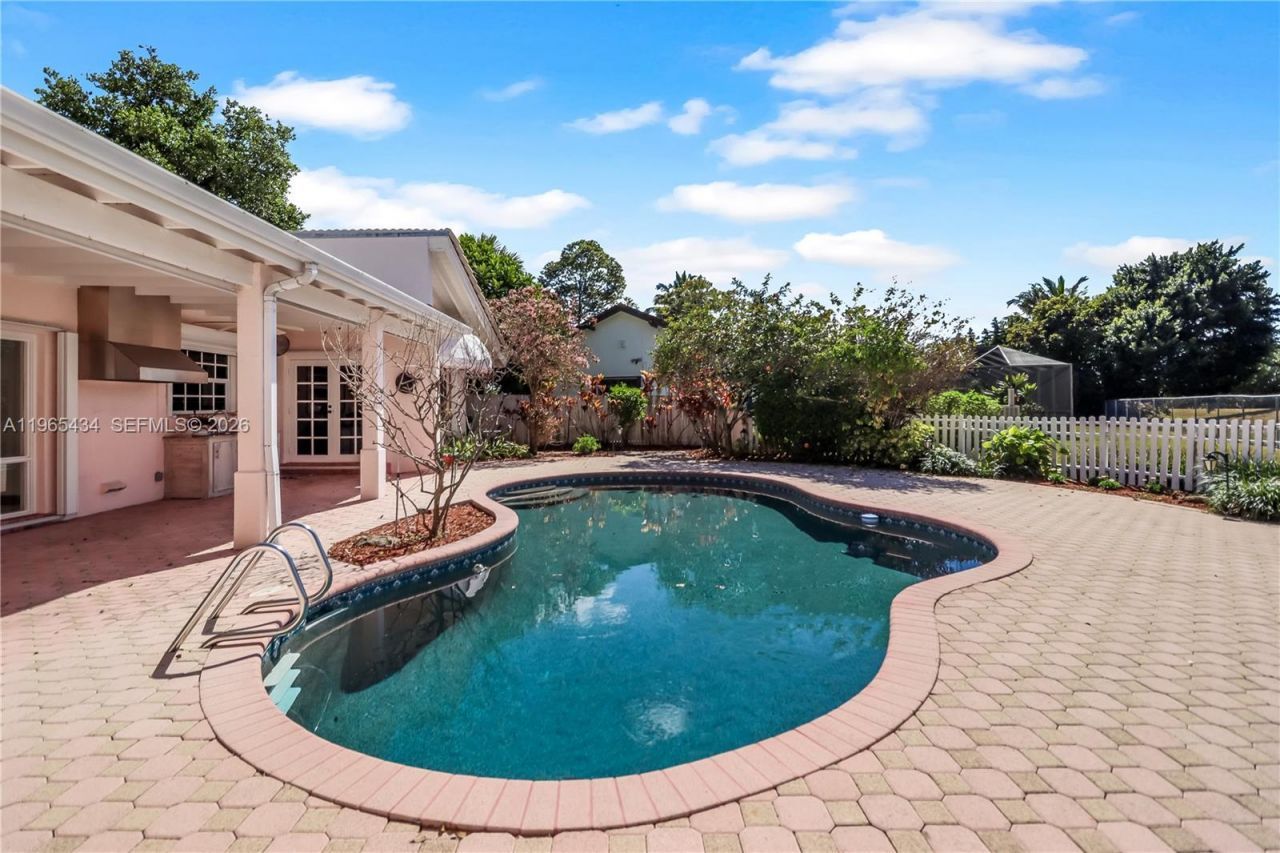 9620 E Calusa Club Dr, Miami, FL 33186 Photo