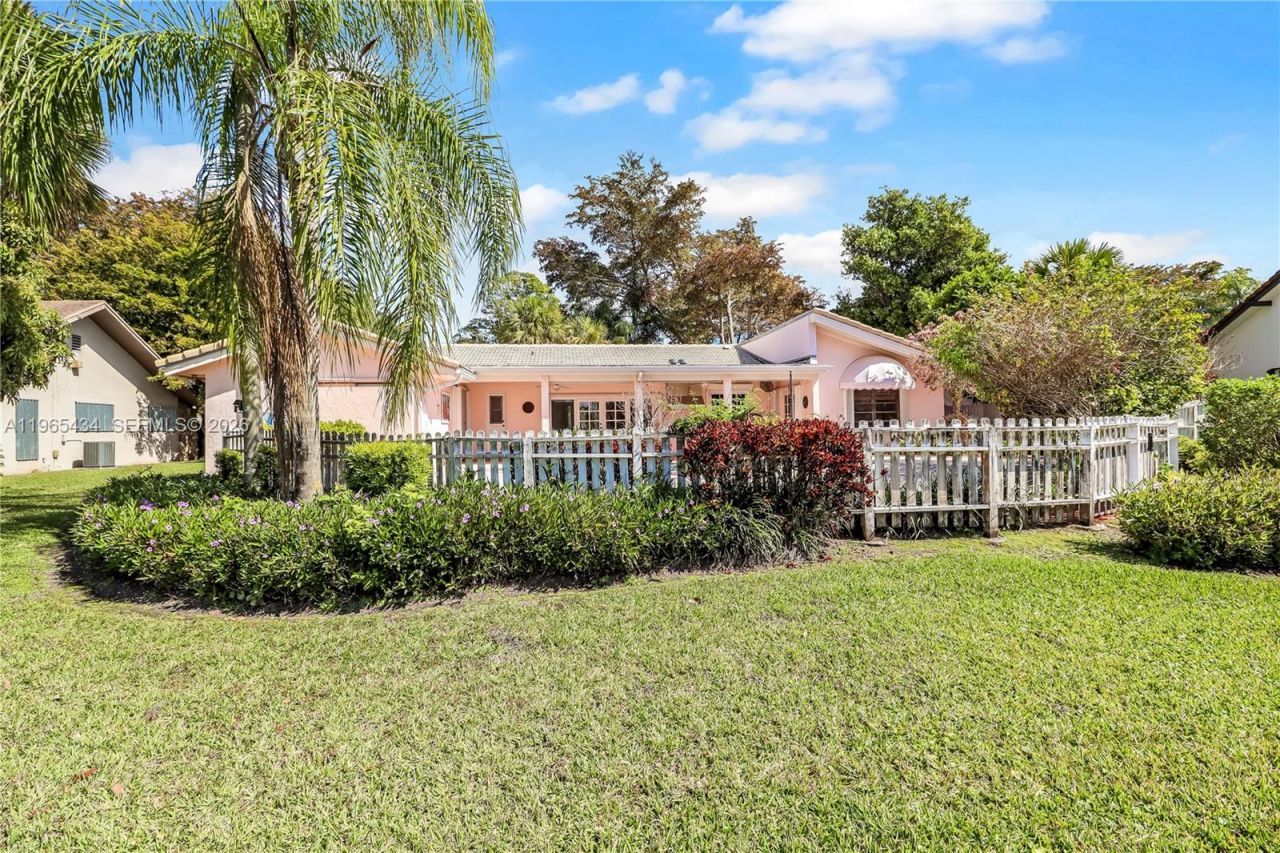 9620 E Calusa Club Dr, Miami, FL 33186 Photo