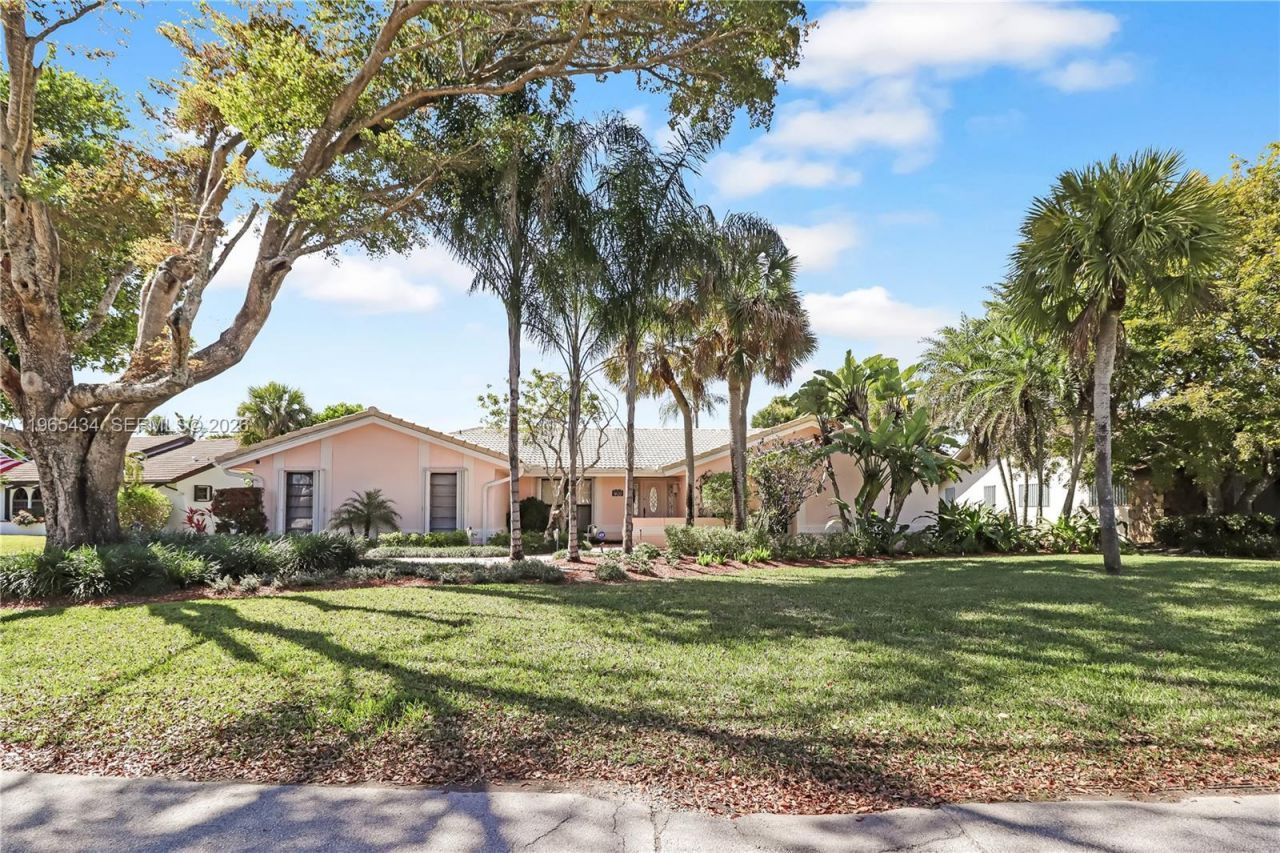 9620 E Calusa Club Dr, Miami, FL 33186 Photo