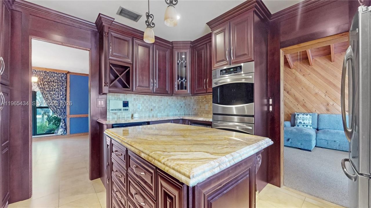 9620 E Calusa Club Dr, Miami, FL 33186 Photo