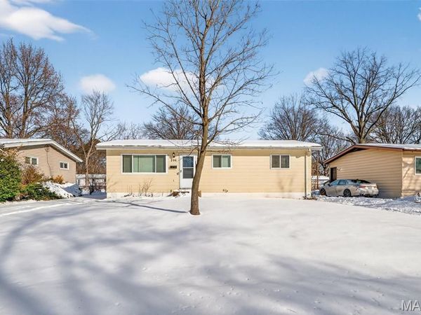 296 Meadowcrest Drive , St Louis, MO 63135
