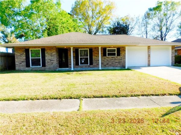 1333 CONSTITUTION Drive, Slidell, LA 70458