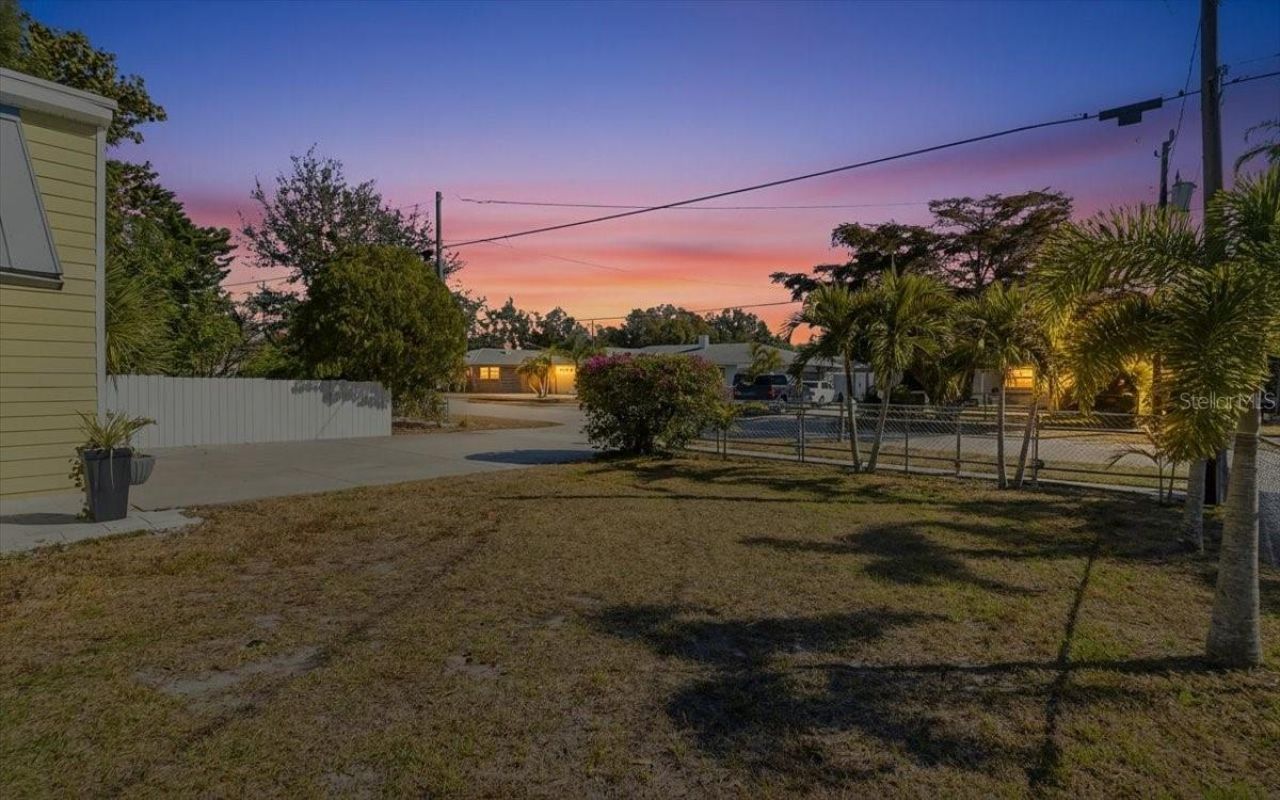 305 N Conrad Avenue, Sarasota, FL 34237 Photo