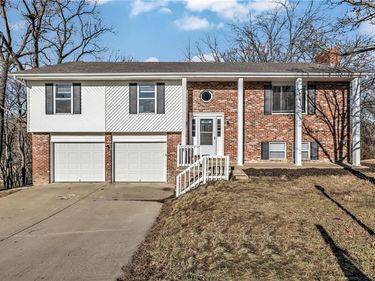 6716 NW Lawson Lane, Parkville, MO 64152