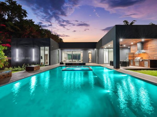 871 NE 83rd St, Miami, FL 33138