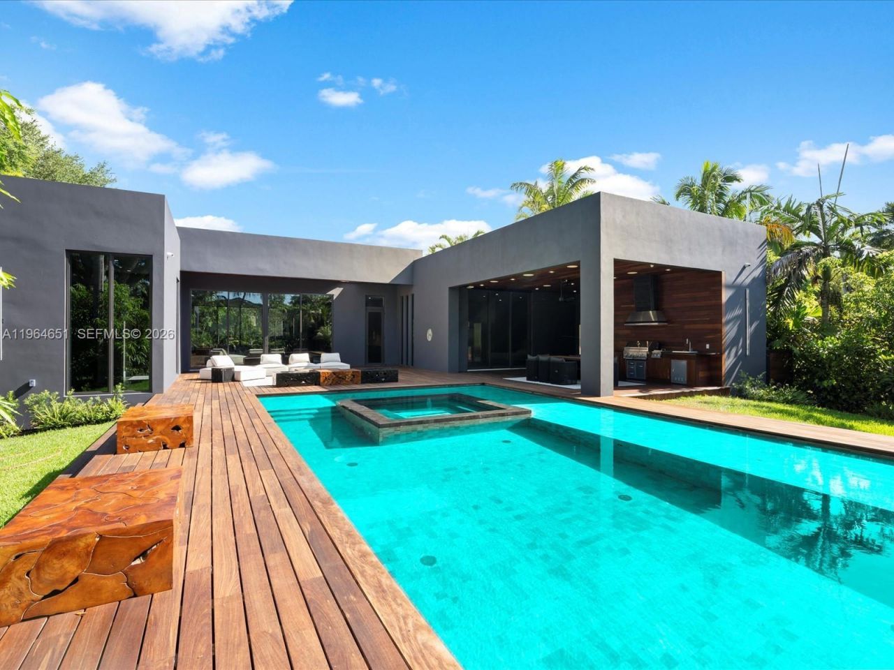 871 NE 83rd St, Miami, FL 33138 Photo