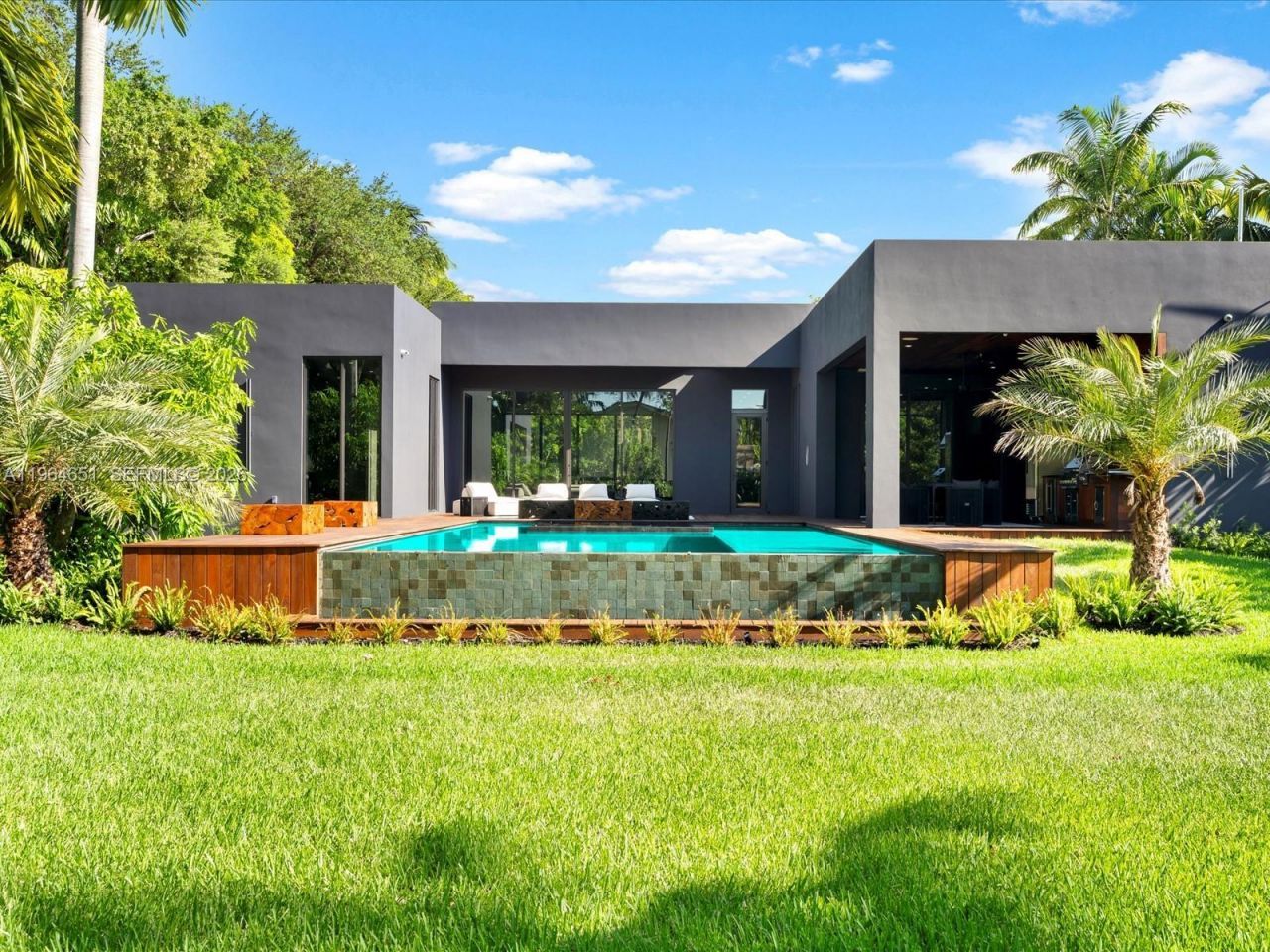 871 NE 83rd St, Miami, FL 33138 Photo