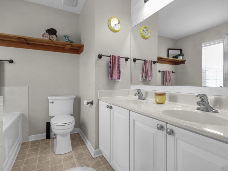 5380 Covington Meadows Drive, Westerville, OH 43082 Photo 16