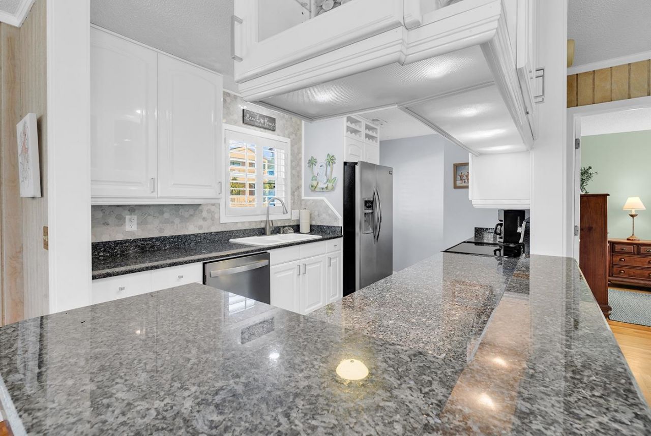 1033 N Dogwood Dr. Photo 10