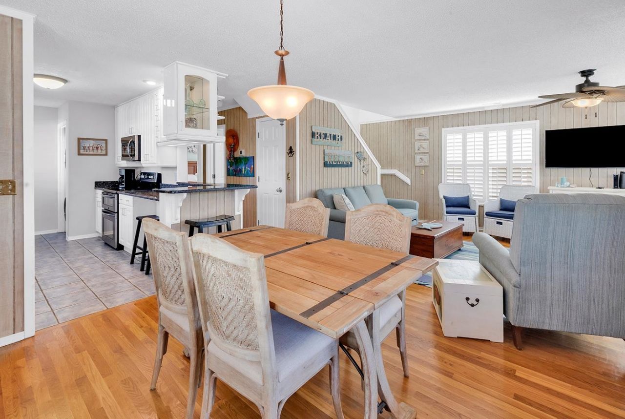 1033 N Dogwood Dr. Photo 7