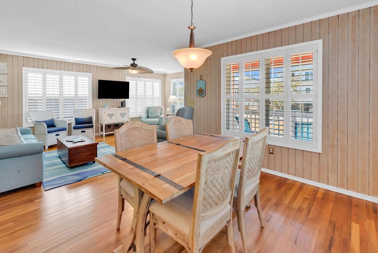 1033 N Dogwood Dr. Photo 8