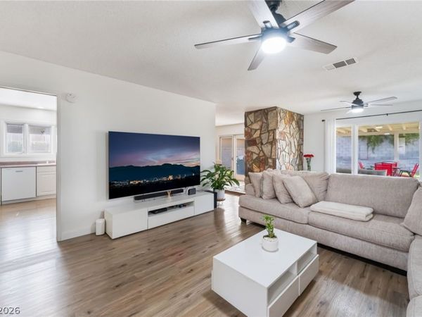 100 Breeze Court, Las Vegas, NV 89145