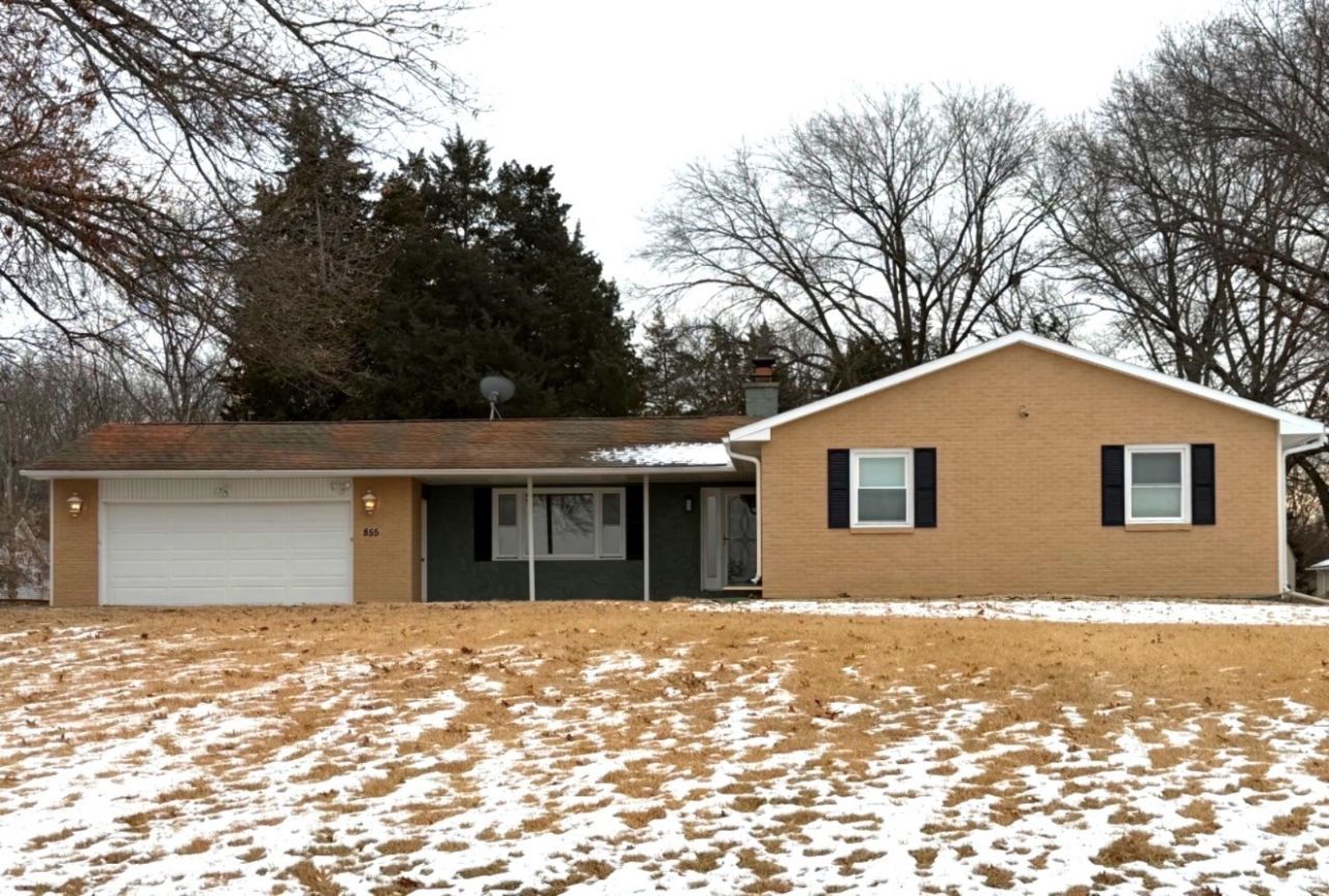 855 Riverside Drive, Dixon, IL 61021 Main Photo