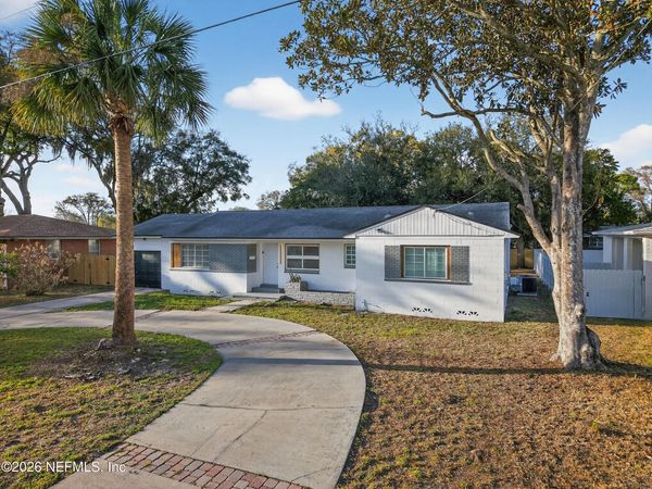 8365 BORDEAU Avenue N, Jacksonville, FL 32211