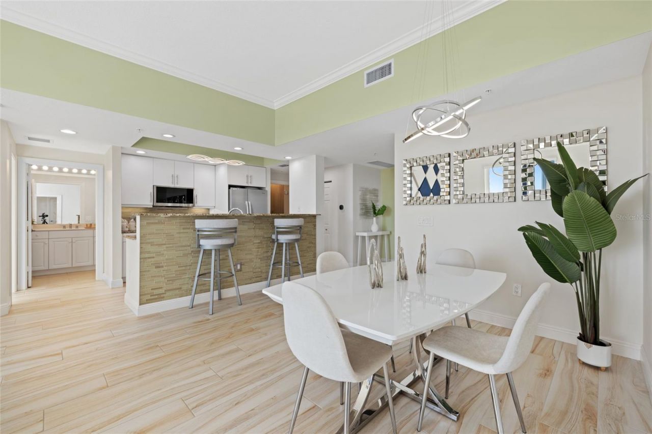 800 N Tamiami Trail, Unit 1512, Sarasota, FL 34236 Photo