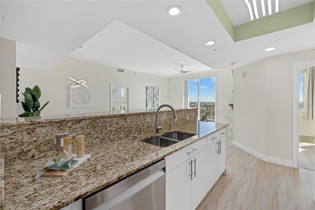 800 N Tamiami Trail, Unit 1512, Sarasota, FL 34236 Photo