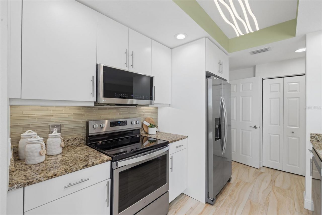 800 N Tamiami Trail, Unit 1512, Sarasota, FL 34236 Photo