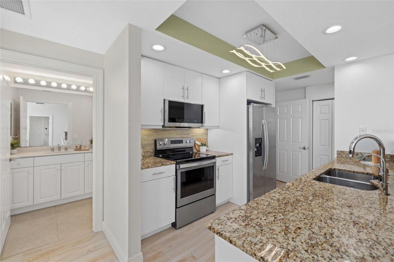 800 N Tamiami Trail, Unit 1512, Sarasota, FL 34236 Photo